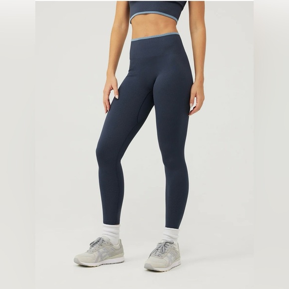 OUTDOOR VOICES BLUE NAVY LEGGINGS SIZE M - Picture 1 of 8